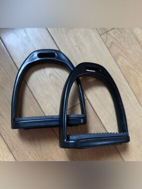 Premium Lightweight Stirrups - 4 1/2”